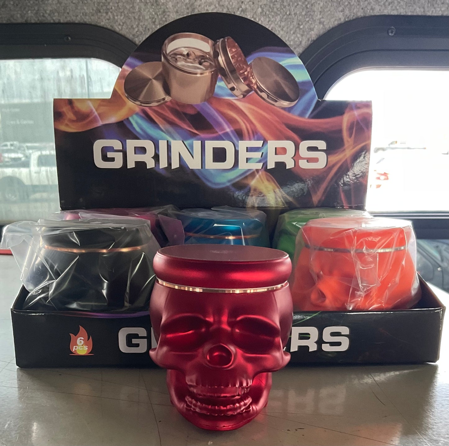 Resin Skull Grinder w/ Pop-out Tray